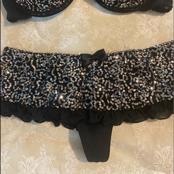 Bra & Panty set 🖤 - Picture 2 of 6